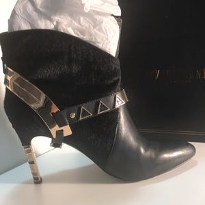 Fabulous! Beautiful! Ivy Kirzhner Caballero Metalic, Black Bootie. Very unique!
